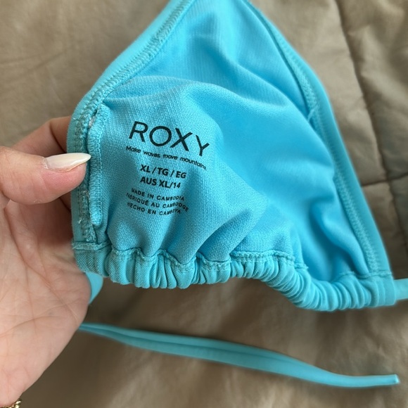 Gorgeous Roxy Blue Bikini Set - Picture 4 of 7